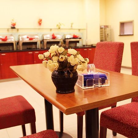 Hanting Express Shanghai Zhabei Park Branch Esterno foto